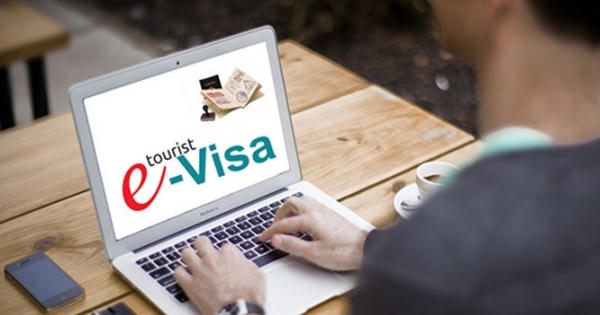 Xem xét về việc kéo dài thời hạn thực hiện thí điểm cấp thị thực điện tử