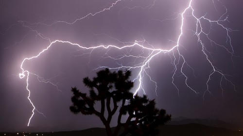 Đi làm rẫy, 2 vợ chồng bị sét đánh trúng thương vong