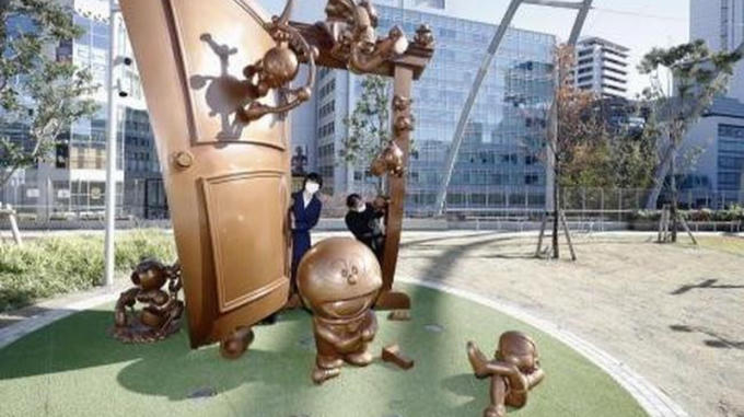 Nhật Bản khánh thành tượng đồng mèo máy Doraemon và cánh cửa thần kỳ Nhật Bản khánh thành tượng đồng mèo máy Doraemon và cánh cửa thần kỳ