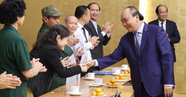 Thủ tướng Nguyễn Xuân Phúc gặp mặt, tuyên dương 'Những tấm gương sáng thầm lặng vì cộng đồng'
