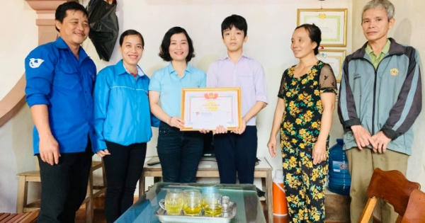 Nam sinh dũng cảm cứu 2 bạn bị nước lũ cuốn trôi