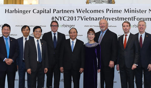 Thủ tướng Nguyễn Xuân Phúc tọa đàm bàn tròn với các doanh nghiệp Hoa Kỳ Thủ tướng Nguyễn Xuân Phúc tọa đàm bàn tròn với các doanh nghiệp Hoa Kỳ