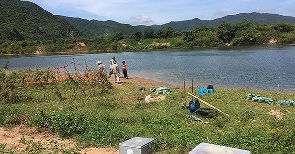 Phát hiện hơn 100 quả bom khi bơm nước