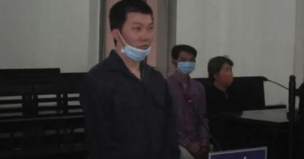 Ép người yêu cởi hết áo quần rồi dùng dao đâm nạn nhân đến chết