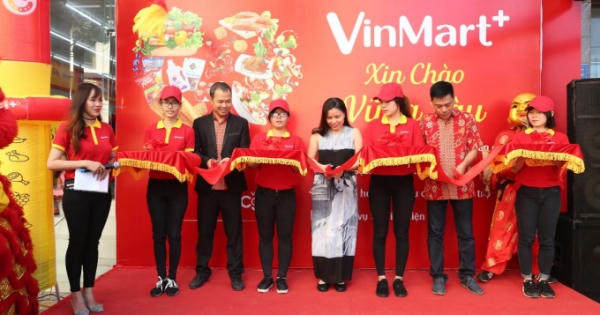 VinMart+ cấp tập khai trương 1 ngày 3 cửa hàng đón tết