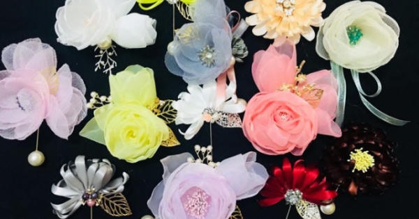 Những bông hoa handmade giúp phái đẹp làm mới trang phục của mình