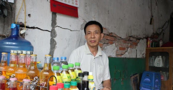 Hai vợ chồng ung thư khắc khoải chờ công lý ở Hà Nội: Bắt đầu làm thủ tục cấp “sổ đỏ” Hai vợ chồng ung thư khắc khoải chờ công lý ở Hà Nội: Bắt đầu làm thủ tục cấp “sổ đỏ”