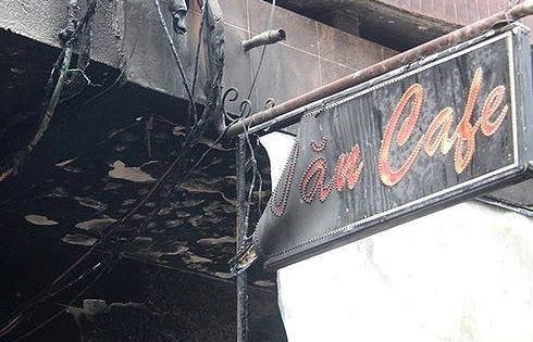 Hà Nội: Giải cứu 4 người mắc kẹt trong đám cháy trên phố Thái Hà