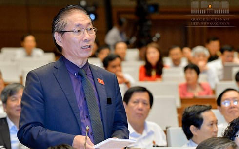 ĐBQH chất vấn việc "một người bị xét xử hai lần về cùng một hành vi" ĐBQH chất vấn việc "một người bị xét xử hai lần về cùng một hành vi"