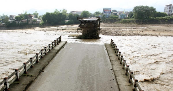 Nhân chứng vụ sập cầu Thia kể thời khắc bất lực nhìn người trôi trong lũ