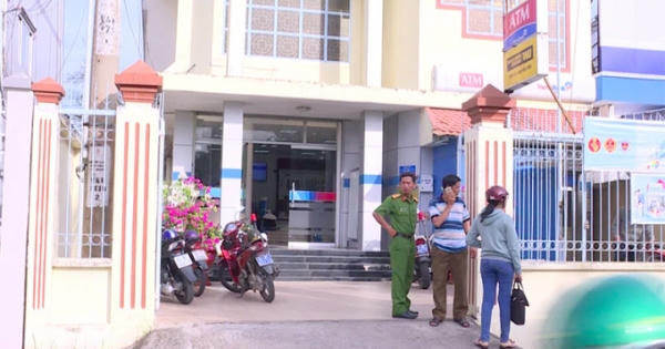 Dùng súng, bịt mặt xông vào cướp ngân hàng ở Vĩnh Long