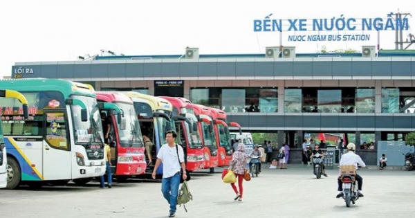 Bị tố thu phí gửi xe cao, 'ông chủ' bến Nước Ngầm nói gì?