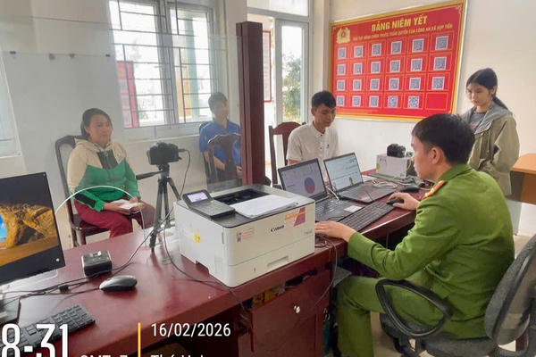 Công an Nghệ An: Cấp căn cước và tài khoản định danh điện tử cho công dân “xuyên Tết”