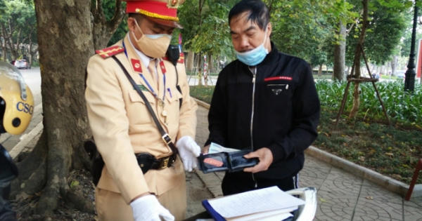 Hà Nội: Đội CSGT số 2 - Phòng CSGT CATP Hà Nội lan tỏa gương người tốt việc tốt