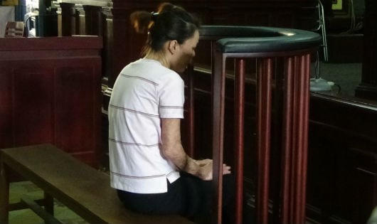 Cô gái châm lửa đốt người yêu lúc nửa đêm