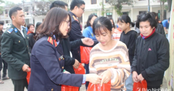 Quà Tết cho người nghèo phải thiết thực, gọn nhẹ, phù hợp Quà Tết cho người nghèo phải thiết thực, gọn nhẹ, phù hợp