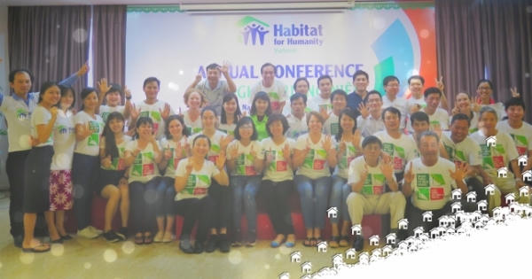 Phát miễn phí dụng cụ vệ sinh nước sạch cho hộ dân bị ảnh hưởng lũ tại miền Trung Phát miễn phí dụng cụ vệ sinh nước sạch cho hộ dân bị ảnh hưởng lũ tại miền Trung