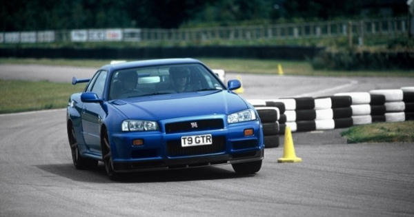 Tin kinh tế 6AM: Ôtô Nissan Skyline bán rẻ như xe máy; Vàng bật tăng dữ dội