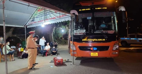 Kiểm tra khai báo y tế qua QRCode tại các chốt kiểm soát ra vào Đà Nẵng