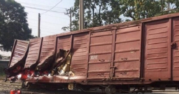 Hà Nội: 7 toa tàu trật bánh, nhiều người một phen hoảng hốt