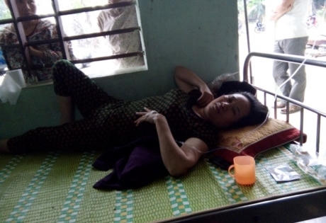 Vụ 26 người ngộ độc ở Quảng Bình là do ăn cua hấp kèm rau sống Vụ 26 người ngộ độc ở Quảng Bình là do ăn cua hấp kèm rau sống