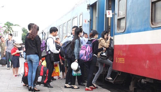 Bản tin Giao thông Plus: Học sinh đi thi và nhập học được giảm vé tàu