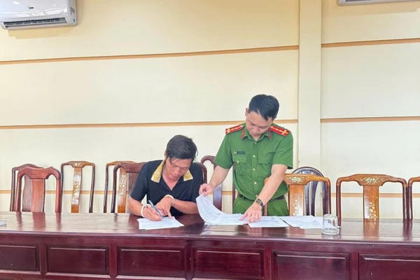 Khởi tố 2 nhân viên giao hàng nhanh chi nhánh Bình Phước về tội tham ô tài sản Khởi tố 2 nhân viên giao hàng nhanh chi nhánh Bình Phước về tội tham ô tài sản