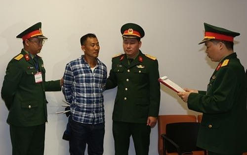 Giúp làm giả 54 triệu lít xăng, đại tá ra tòa án quân sự Giúp làm giả 54 triệu lít xăng, đại tá ra tòa án quân sự