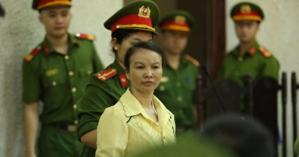 Hé lộ nguyên nhân vì sao phiên toà xét xử mẹ nữ sinh giao gà và đồng phạm lại bị hoãn?