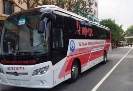 Xe 10 tỉ đồng khám bệnh lưu động tại Thanh Hóa