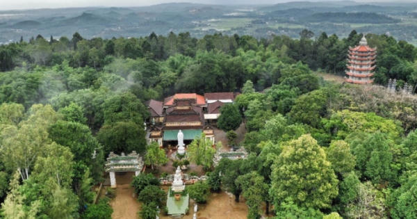 Chiêm bái cổ tự có “chuông Thần, giếng Phật” nơi xứ Quảng