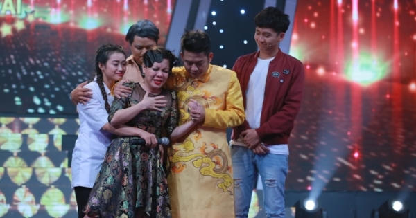 Người nghệ sĩ đa tài: Việt Hương khóc như mưa khi trải lòng về người cha Người nghệ sĩ đa tài: Việt Hương khóc như mưa khi trải lòng về người cha