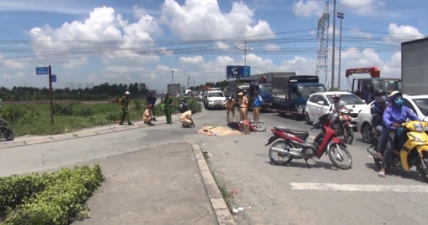 TP HCM: 2 mẹ con thương vong sau va chạm với xe tải