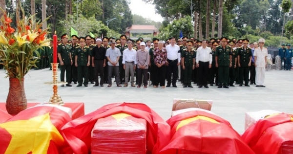Xúc động lễ đưa hài cốt 14 liệt sĩ về với đất Mẹ!