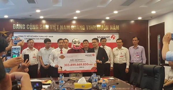 Người nhận giải Vietlott: "Biết trúng 300 tỷ đồng, tim đập nhiều hơn chút"