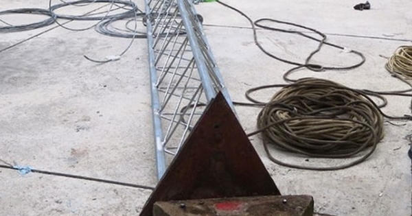 Vĩnh Long: Sập trụ phát sóng, 2 người thương vong