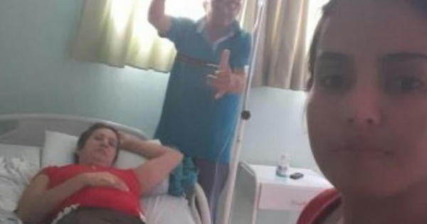 Người phụ nữ bất ngờ sống dậy trong đám tang của mình Người phụ nữ bất ngờ sống dậy trong đám tang của mình