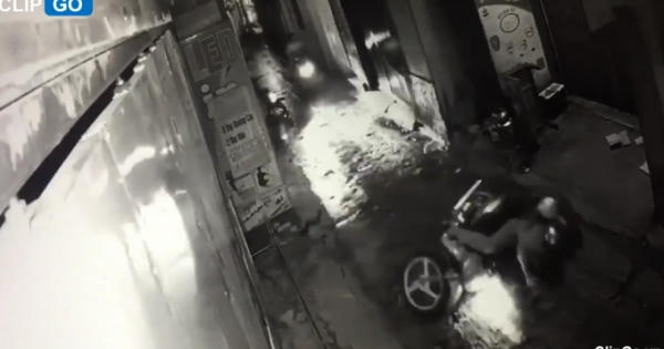 Clip: Cướp giật bất thành 2 thanh niên bỏ của chạy lấy người