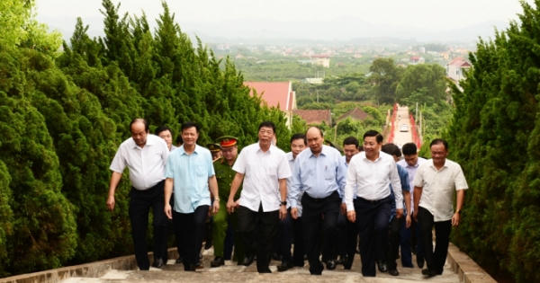 Thủ tướng Nguyễn Xuân Phúc tới thăm "vườn quả Bác Hồ" huyện Lục Ngạn, Bắc Giang Thủ tướng Nguyễn Xuân Phúc tới thăm "vườn quả Bác Hồ" huyện Lục Ngạn, Bắc Giang