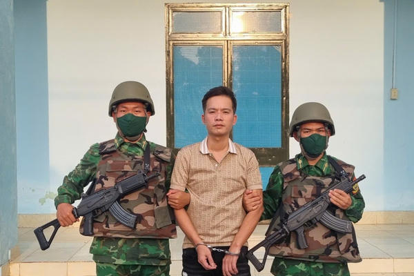 BĐBP Tây Ninh liên tiếp bắt giữ đối tượng truy nã khi làm thủ tục nhập cảnh BĐBP Tây Ninh liên tiếp bắt giữ đối tượng truy nã khi làm thủ tục nhập cảnh