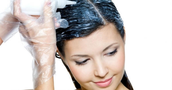 Choáng với lượng hóa chất 'khổng lồ' bên trong thuốc nhuộm tóc
