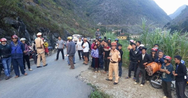 Hà Giang: Khẩn trương làm rõ vụ "ăn vạ" làm ách tắc giao thông trên Quốc lộ 4C