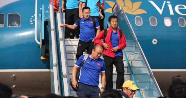 Đội tuyển Việt Nam về nước trong sự chào đón hân hoan của người hâm mộ