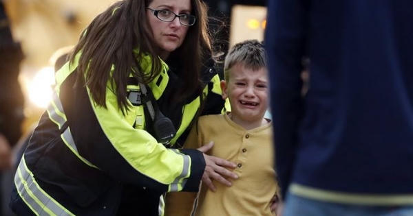 Hình ảnh quốc tế ấn tượng: Xả súng trong trường học, vấn nạn ở Mỹ Hình ảnh quốc tế ấn tượng: Xả súng trong trường học, vấn nạn ở Mỹ