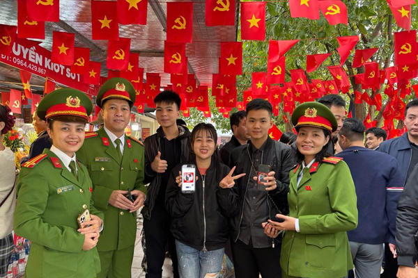 Công an phường Tây Hồ lan tỏa thông điệp “Triệu trái tim – chung nhịp đập” hướng về Đại hội XIV của Đảng