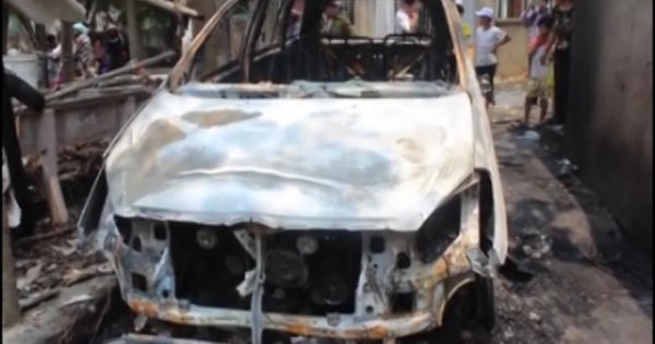 Nghệ An: Xe Innova 7 chỗ bốc cháy dữ dội trong đêm