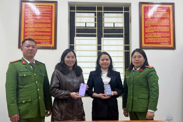 Phú Thọ: Công an xã Mường Đông hỗ trợ người dân nhận lại 600 triệu đồng chuyển khoản nhầm