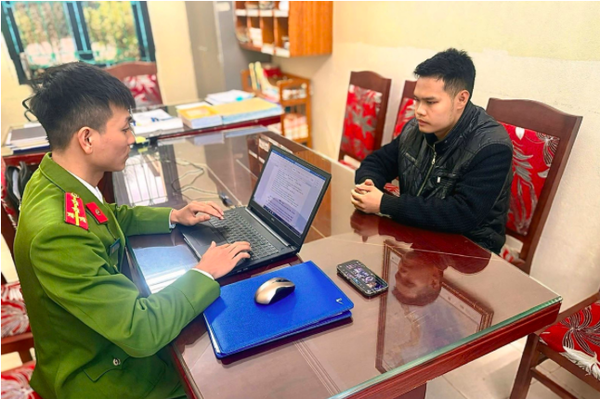 Phú Thọ: Công an xã Hạ Hòa phát hiện xử lý đối tượng nạp 24 triệu đồng đánh bạc qua mạng