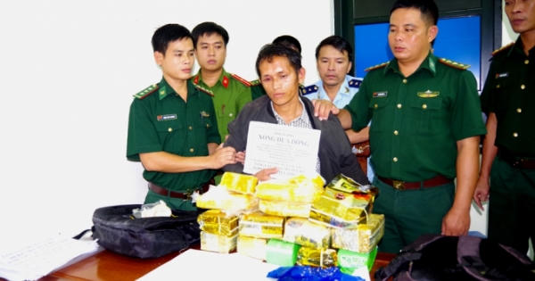 Hà Tĩnh: Bắt giữ đối tượng vận chuyển 10kg ma tuý đá và 20.000 viên ma tuý tổng hợp