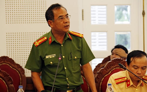 CSGT ngăn chặn bất thành xe tải gây tai nạn 13 người chết
